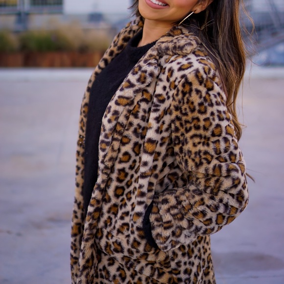 Sahara Faux leopard coat size small - Picture 3 of 3